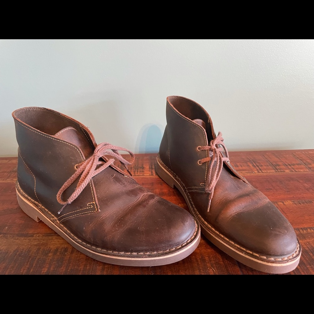 Men’s Clark’s Boots. Brown leather with strings.
